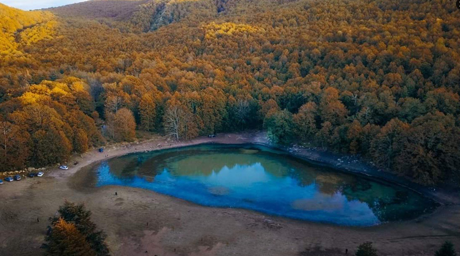 Lac Noir situé à 1200 mètres d'altitude, forêt d'Akfadou