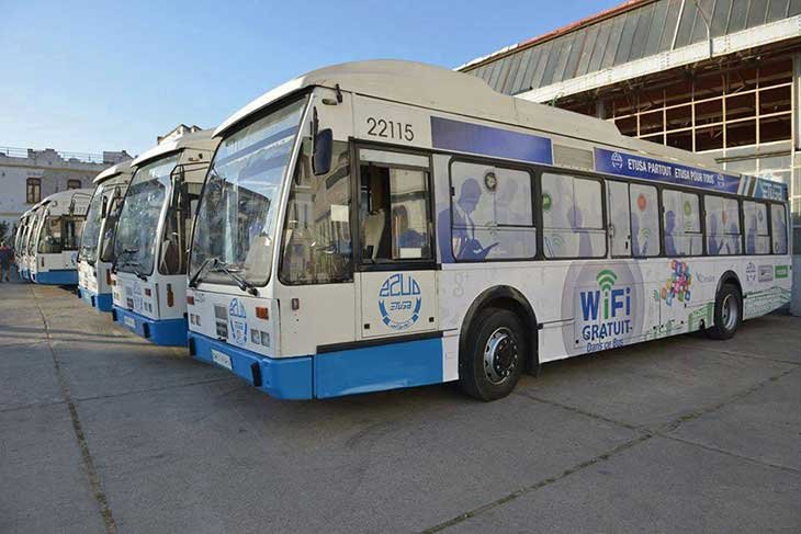 Bus circulant dans l'agglomération d'Alger