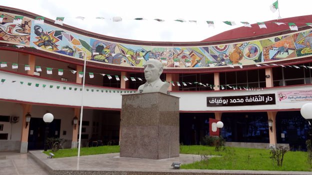 La Stèle du défunt Président Mohamed Boudiaf au Palais de la Culture