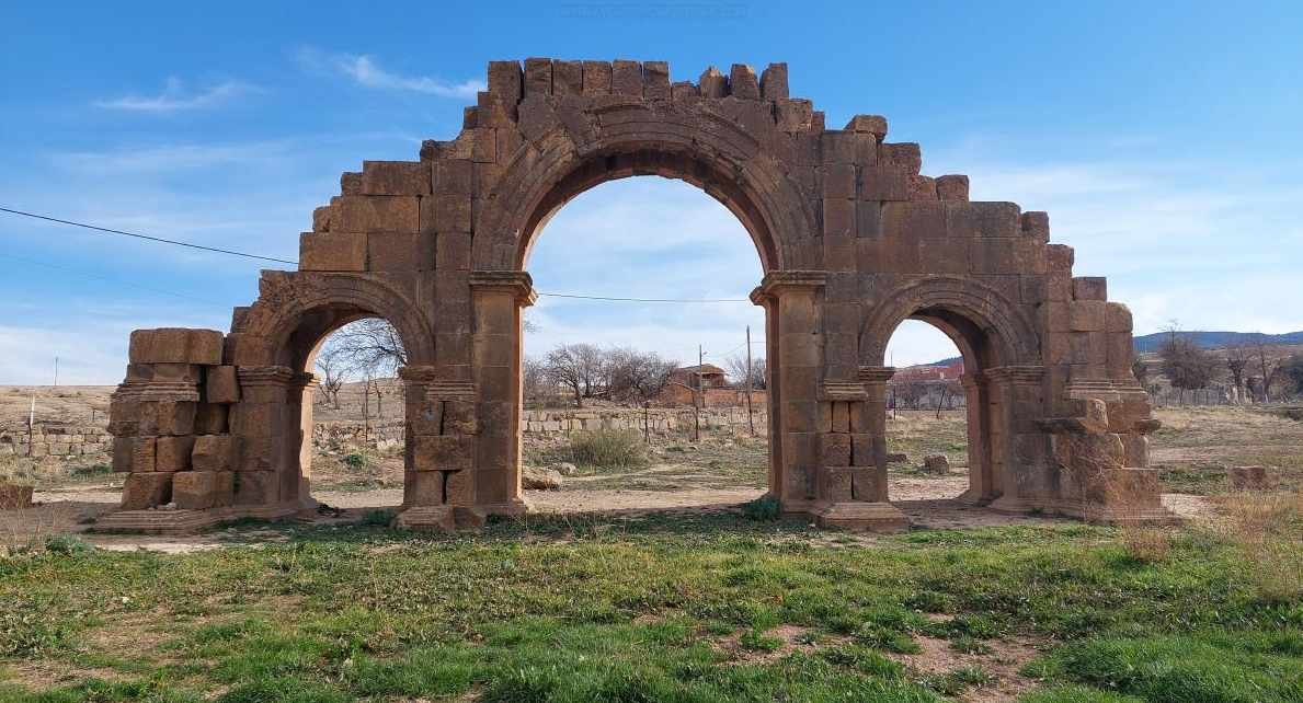 Arc à trois baies de Lambèse