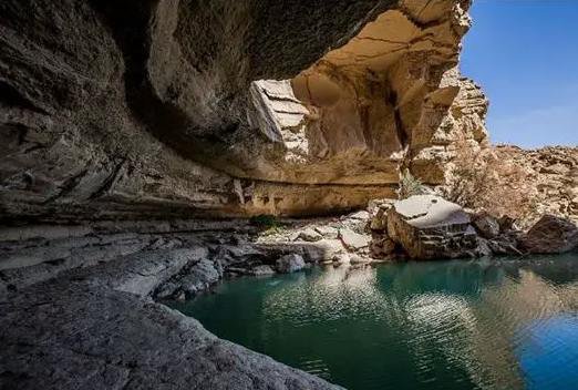 Les Gorges et le village de Gemina Tadjmout