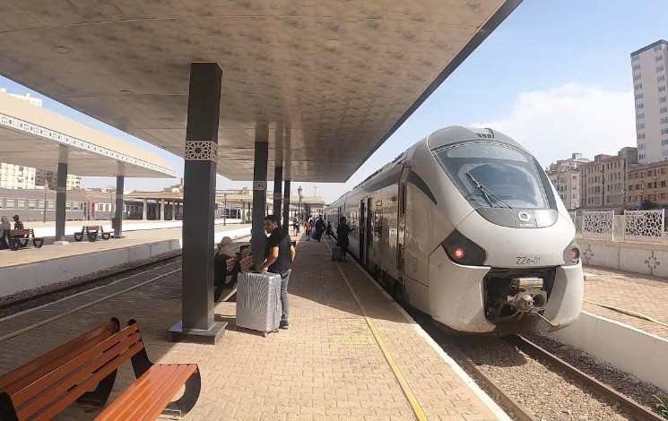 Train de la SNTF circulant dans la région de Skikda