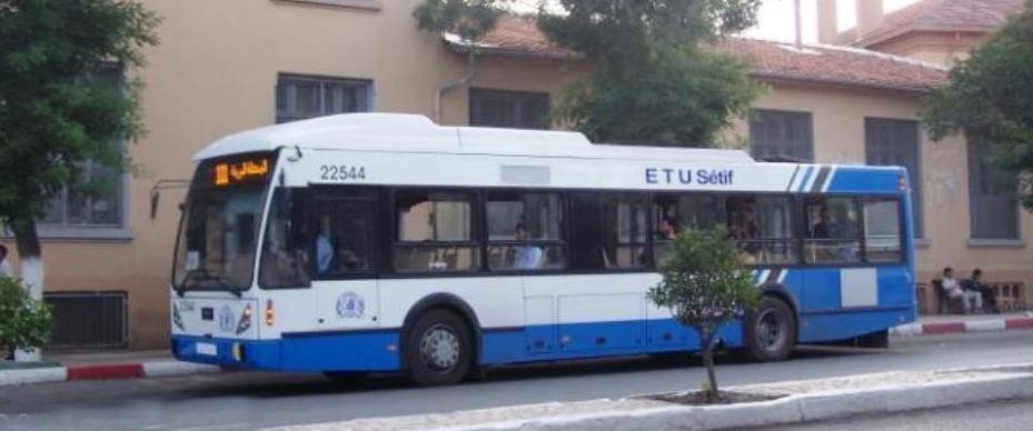 Bus circulant dans la ville de Sétif