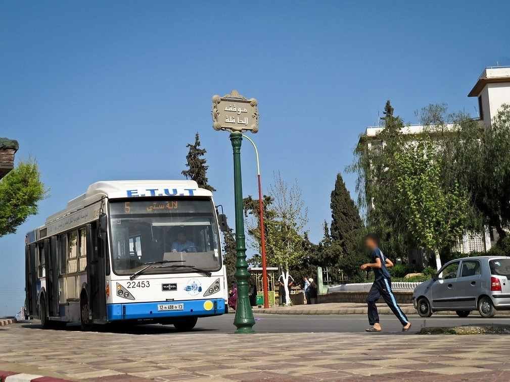 Bus de l'ETUS circulant dans la ville de Tlemcen