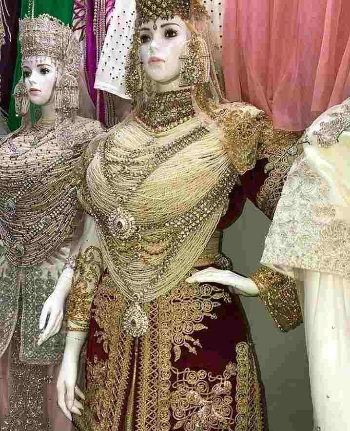 Mannequin portant la Chedda de Tlemcen