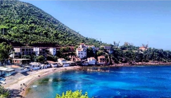 Plage Caroubier, Tipaza