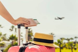 Guide complet sur l'attestation d'assurance-voyage obligatoire pour obtenir un visa Schengen depuis l'Algérie, incluant la couverture médicale et le rapatriement. Assurance voyage Schengen