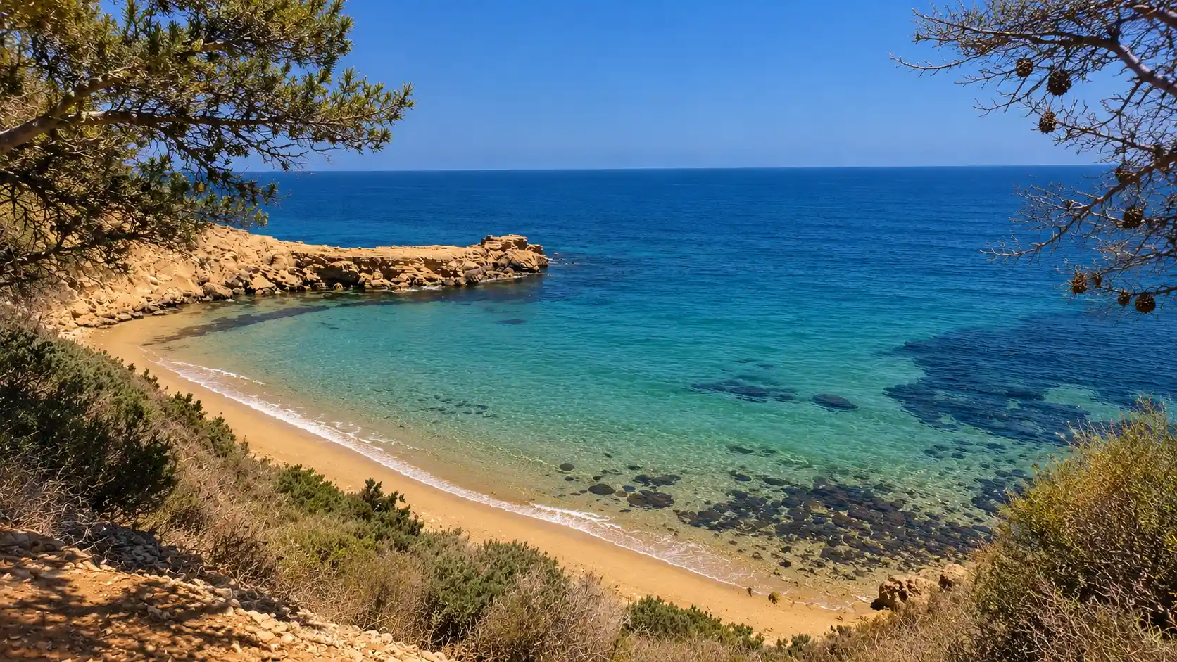 Plage Pilici (Pilisci ou Pilicie), crique sauvage près du Cap Blanc dans la wilaya d’Oran, Algérie