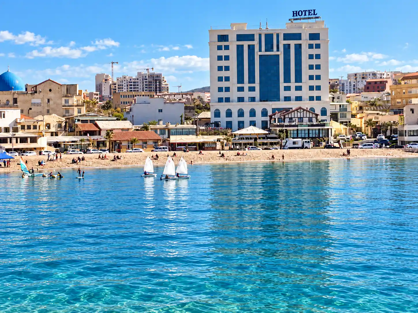 Plage d’El Djamila dite La Madrague à Aïn Benian, près du port de pêche et de plaisance à Alger