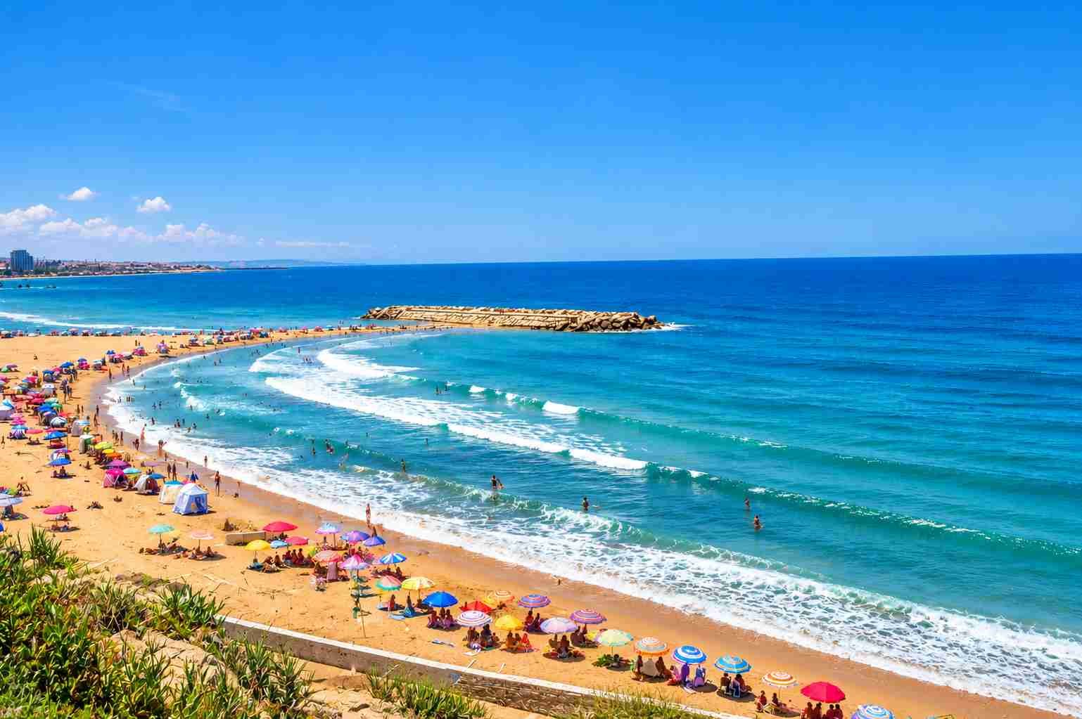 Plage Kharouba Sidi El Mejdoub sur la côte de Mostaganem